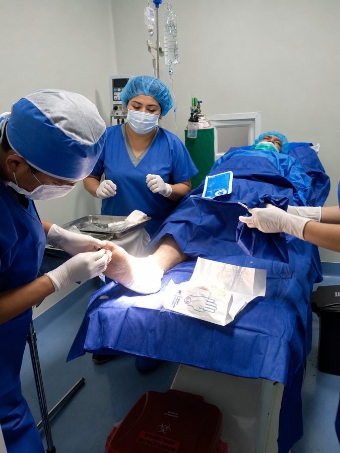 Simulación de curación de heridas en taller práctico